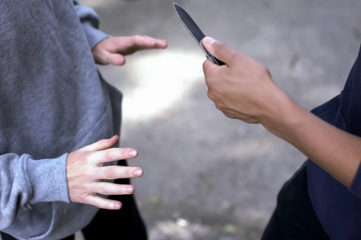 В Гяндже подросток госпитализирован с ножевым ранением