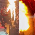 Məşhur sənətçinin konsertində kabus dolu anlar: qəfildən yandı - FOTO