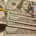 Доллар подешевел к другим мировым валютам в начале зимних торгов