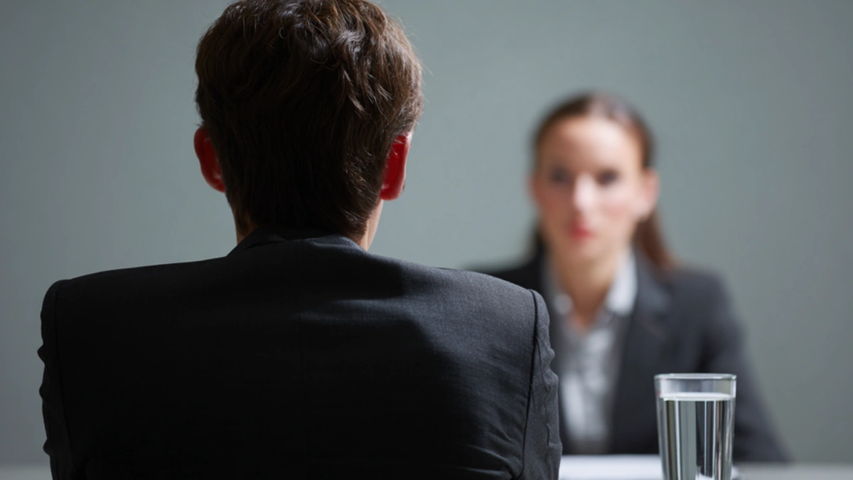 Fransada Mədəniyyət Nazirliyinin vəzifəli şəxsi yüzlərlə qadına qarşı iyrənc hərəkətlər edib