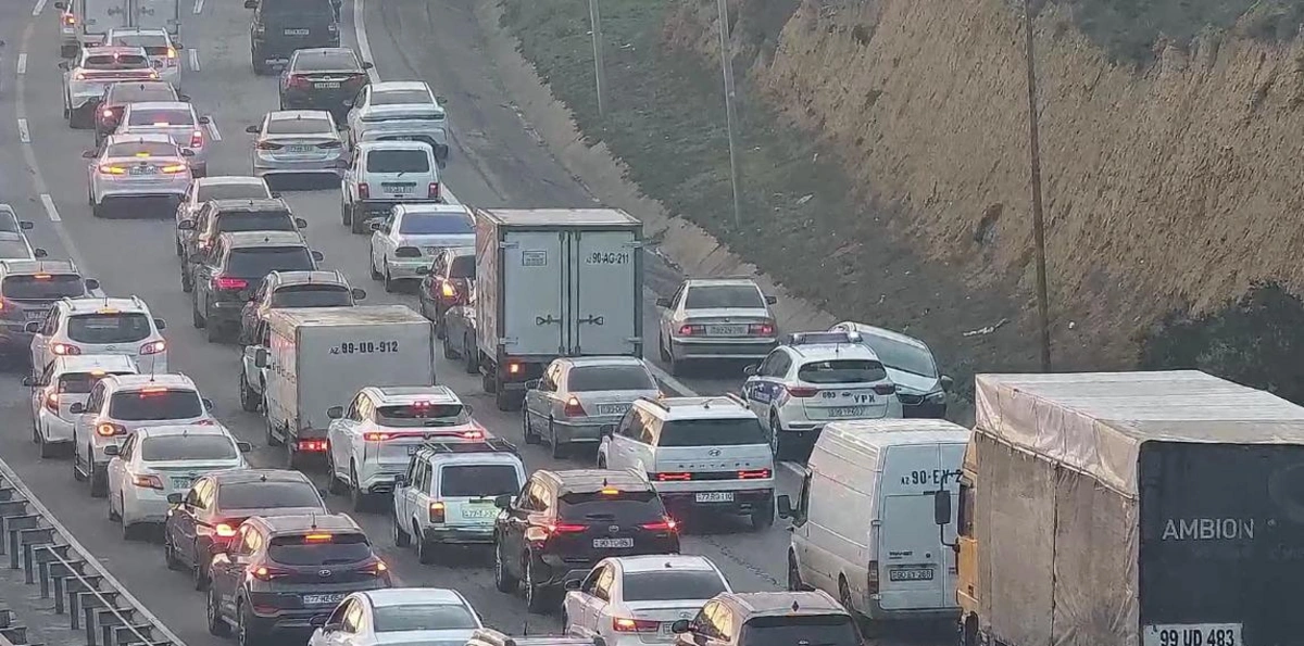 Bakıda qəza sıxlığa səbəb oldu - FOTO