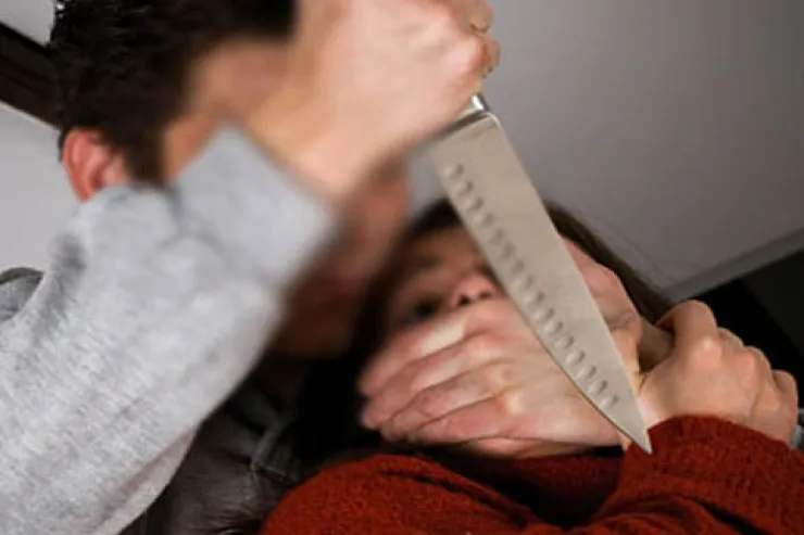 Bakıda kişi arvadını mağazada öldürdü