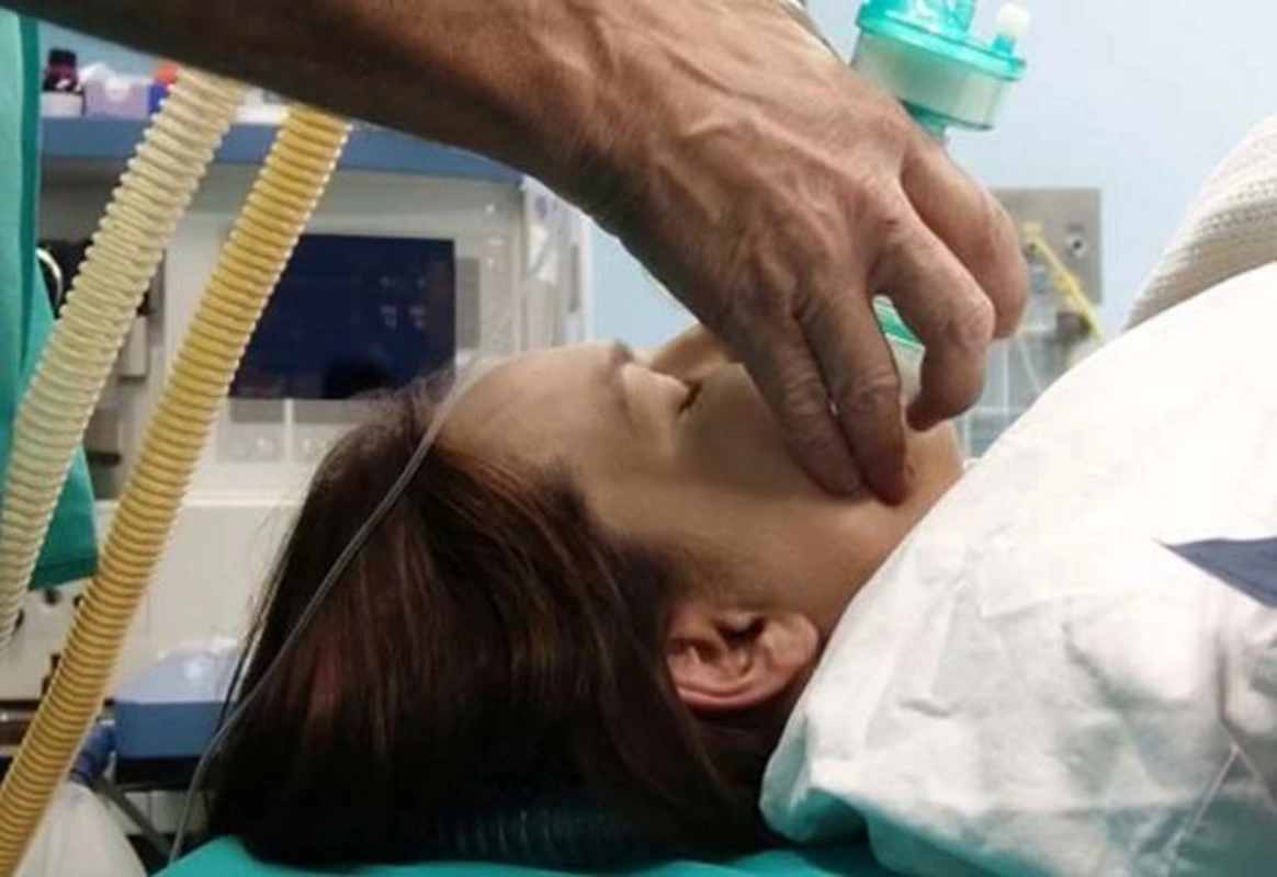 В Баку молодая женщина скончалась во время родов