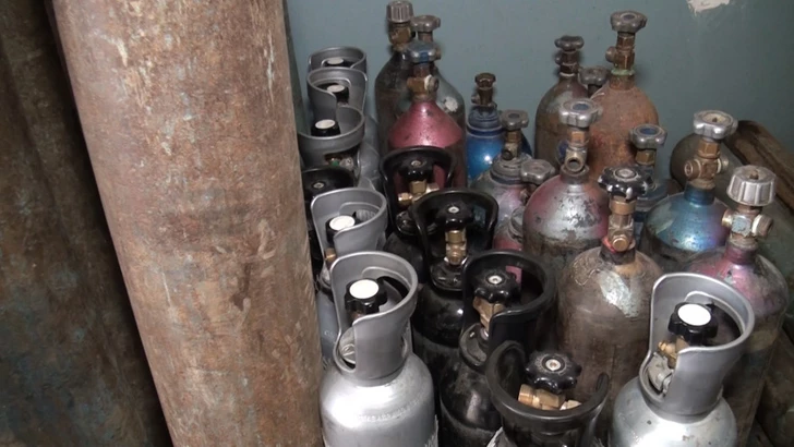 МЧС Азербайджана приостановило работу цеха по наполнению кислородных баллонов в Сумгайыте-ФОТО