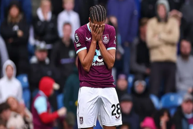 Azarkeşə tüpürən futbolçu belə cəzalandırıldı