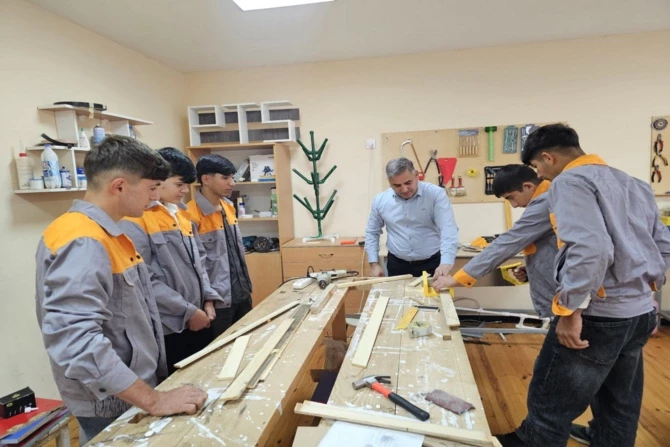 В азербайджанских школах расширяется проект профориентационных классов-ФОТО