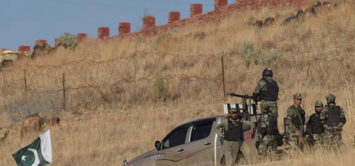 Əfqanıstanla sərhəddə altı pakistanlı hərbçi öldürülüb
