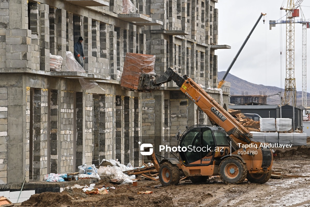 В Баку 62-летний рабочий погиб, упав со строящегося здания