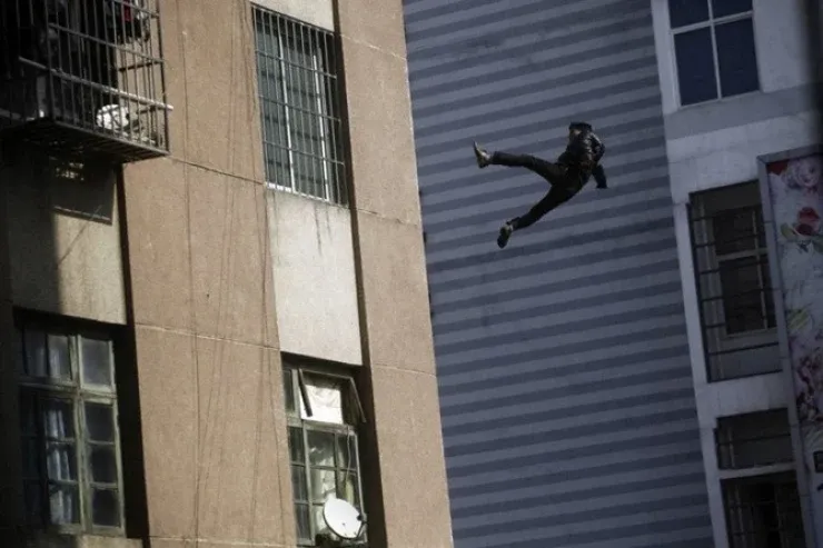 Bakıda FACİƏ: 29 yaşlı oğlan 8-ci mərtəbədən yıxılıb öldü