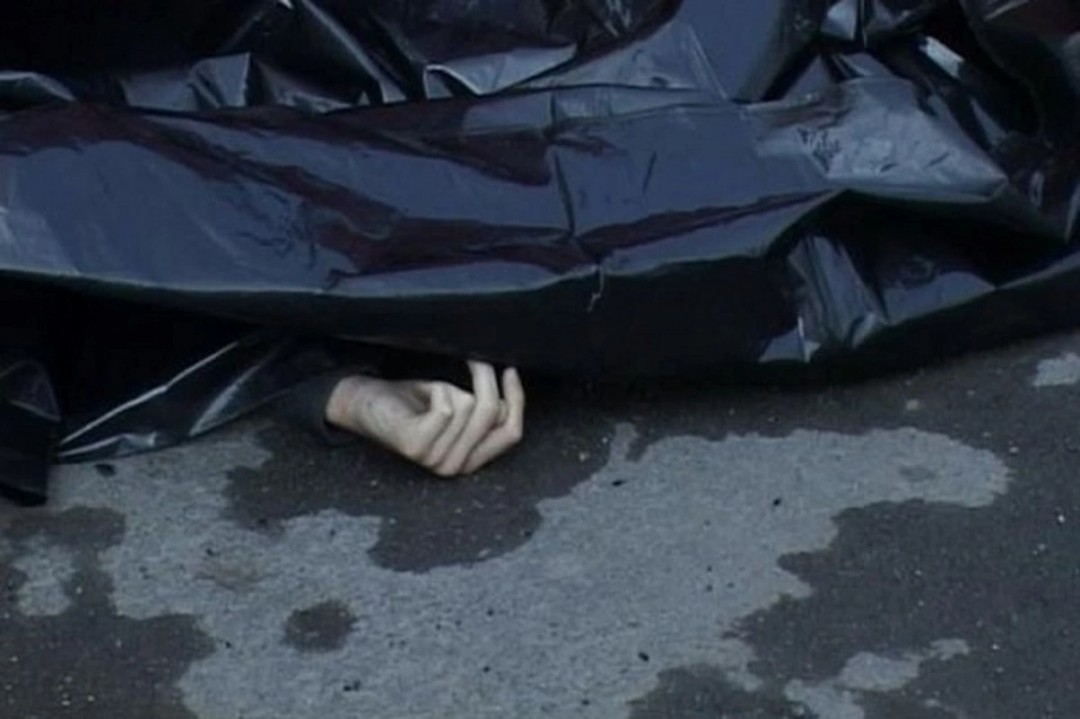 В Баку мужчина погиб, упав с 8-го этажа