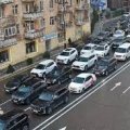 В Баку на ряде улиц и проспектов затруднено движение транспорта