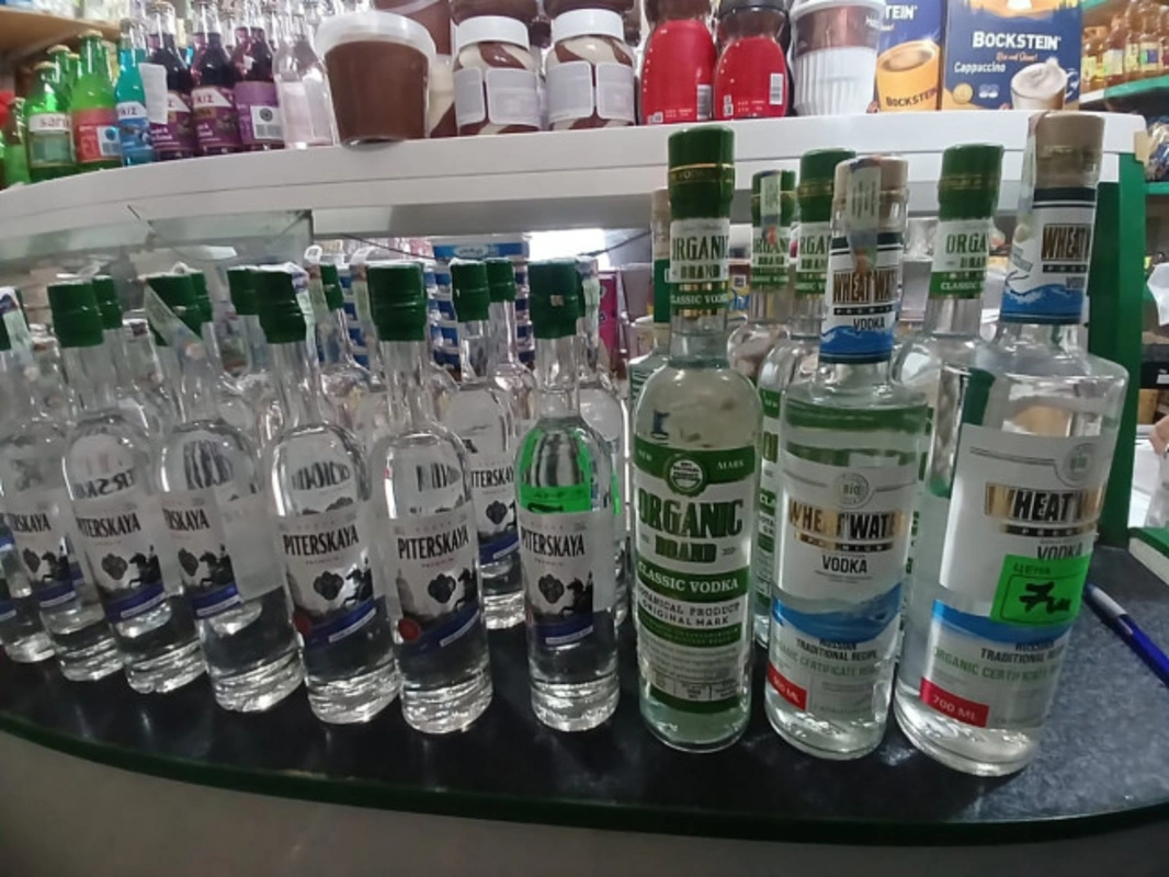 В магазине в Астаре пресекли продажу поддельного алкоголя