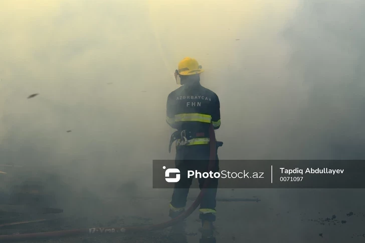 В одном из жилых зданий Хырдалана вспыхнул пожар, есть пострадавшие-ОБНОВЛЕНО