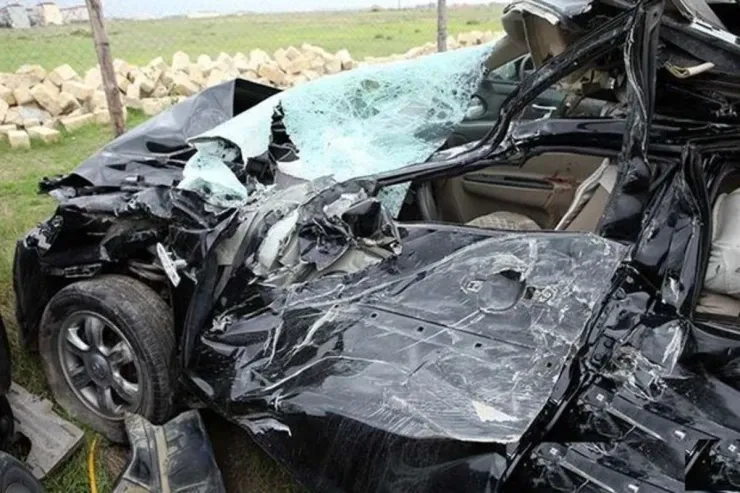 Qazaxda maşın hasara çırpıldı - Ölən və yaralanan var