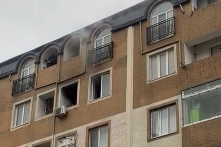 В Хырдалане произошёл пожар в многоэтажном жилом доме