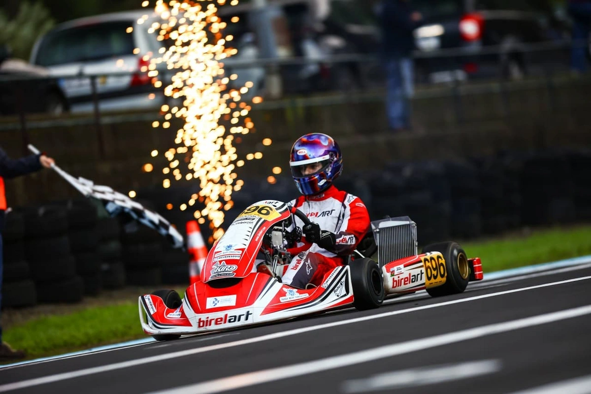 Azərbaycanlı pilot tarixə düşüb