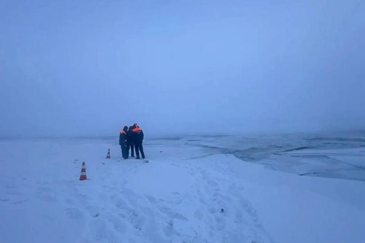 Rusiyada maşın buzun altına düşdü, biri uşaq olmaqla üç nəfər öldü