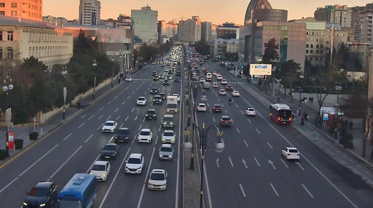 Paytaxtın bəzi küçələrində sıxlıq müşahidə olunur