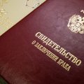 В России суд аннулировал брак с азербайджанкой умершего на войне мужчины, чтобы отдать выплаты русской