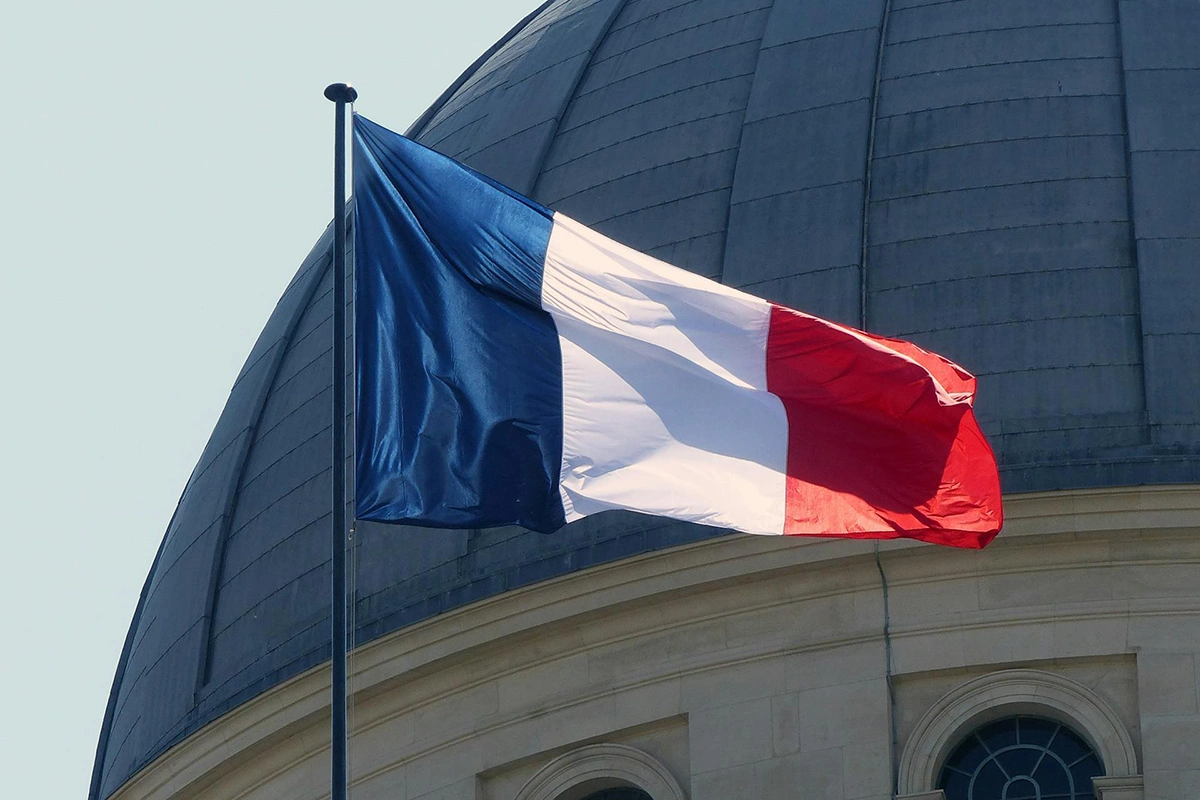 Fransada ölkənin NATO-dan çıxması ilə bağlı qətnamə təqdim edilib