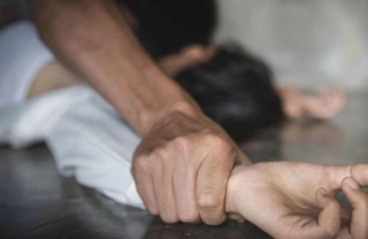 Məhkəmə oğlunu döyən, arvadına əzab verən şəxslə bağlı qərarı ləğv etdi