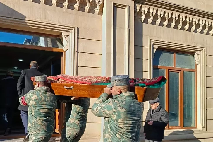 Тело национального героя Шахина Тагиева доставлено в мечеть Тезепир-ФОТО