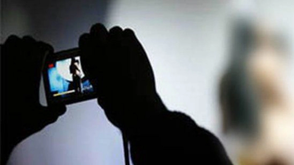 Vəzifəli şəxsləri şantaj edən 