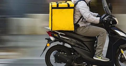 Kosmetoloji məhsulları oğurlayan kuryerlər saxlanıldı