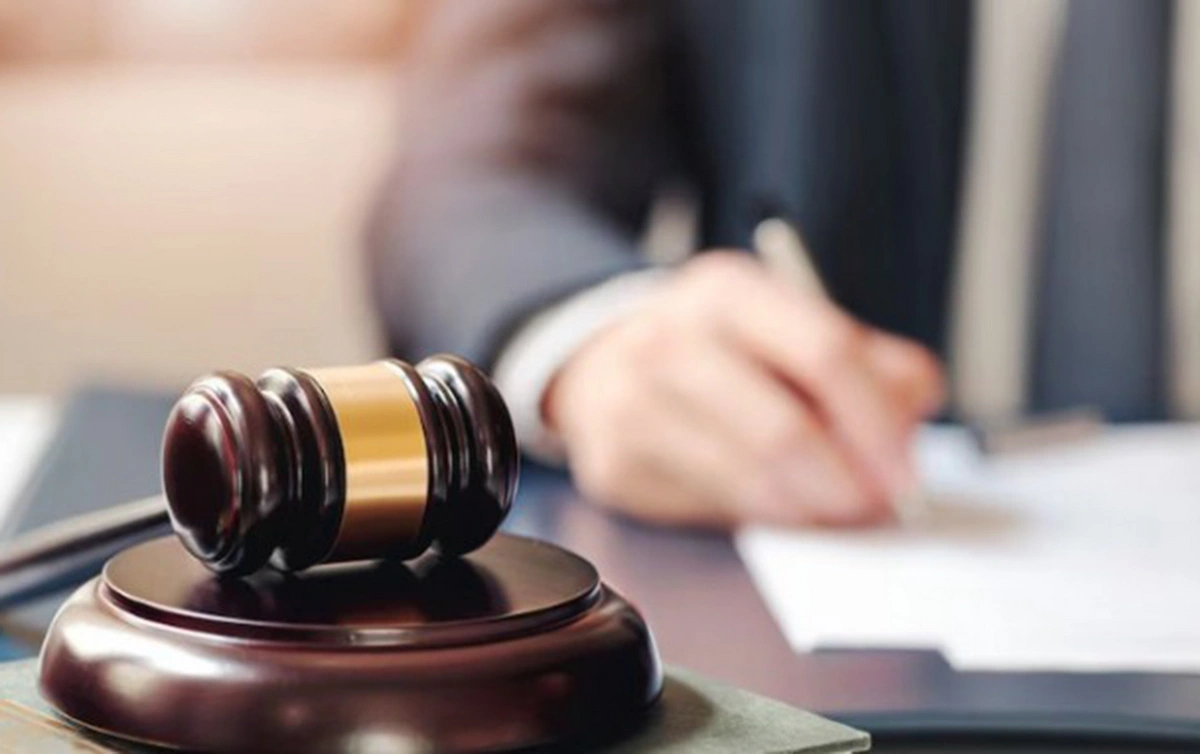 İki nəfərin üç milyon manatını mənimsəyən şəxsin məhkəməsi başlayıb