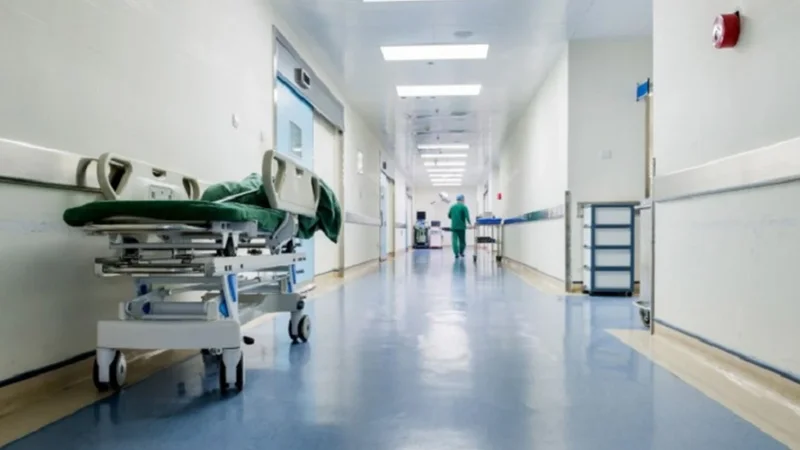 Samux sakini kəsici alətdən xəsarət alıb