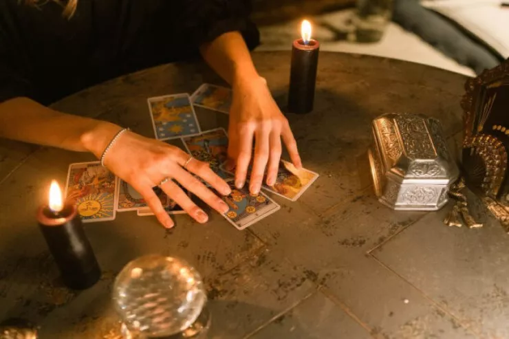 Dünya ulduzları falçılara nə qədər pul xərcləyirlər? - ARAŞDIRMA