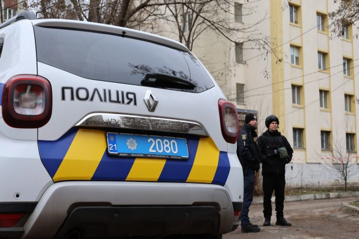 Ukraynada qətldə şübhəli bilinən kişi 4 polisi güllələyərək öldürüb