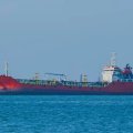 Испанские спасатели сопроводили подсанкционный танкер в порт Танжера