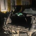 В России автомобиль врезался в дом, есть погибшие