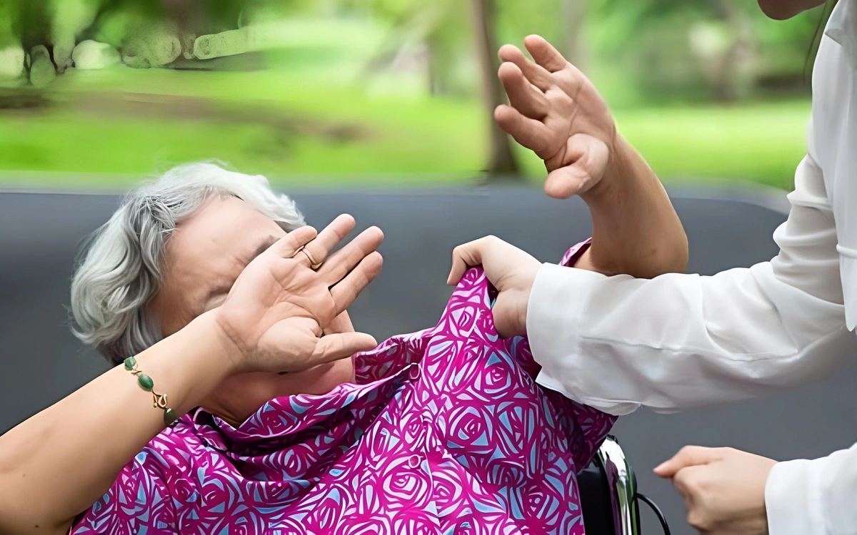 Bakıda kişi narkotik almaq üçün pul verməyən anasını döyüb