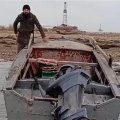 Сотрудники МЧС эвакуировали рыбаков с неисправной лодки в Каспийском море