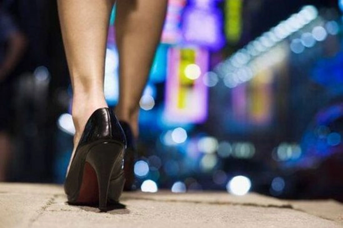 Tanış olduğu qızı 