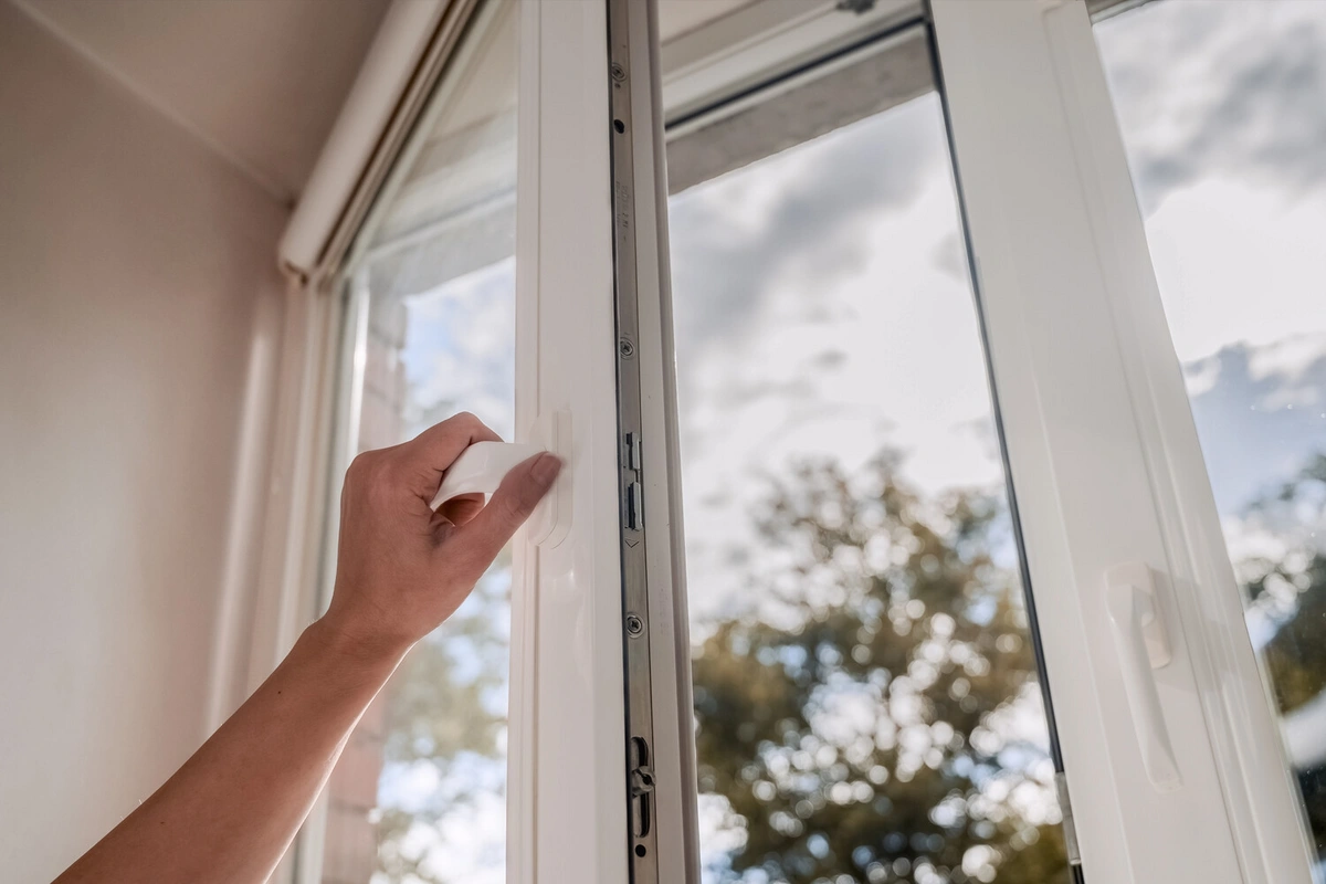 Мать выбросила детей из окна в Казахстане: омбудсмен раскрыла обстоятельства трагедии