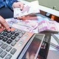 Среднемесячная заработная плата в Азербайджане составила около 1103 манатов