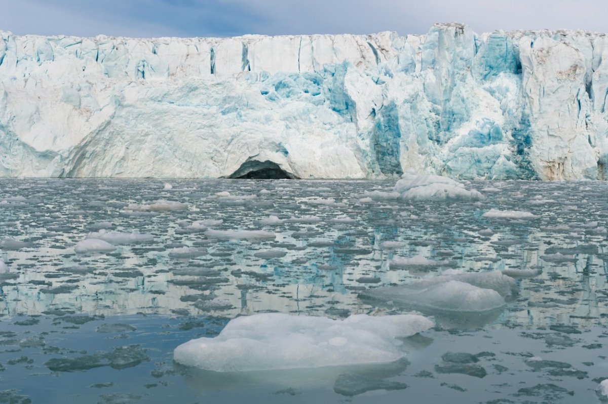 Alimlərdən həyəcan təbili: Şimal yarımkürəsində buzlaqlar sürətlə əriyir