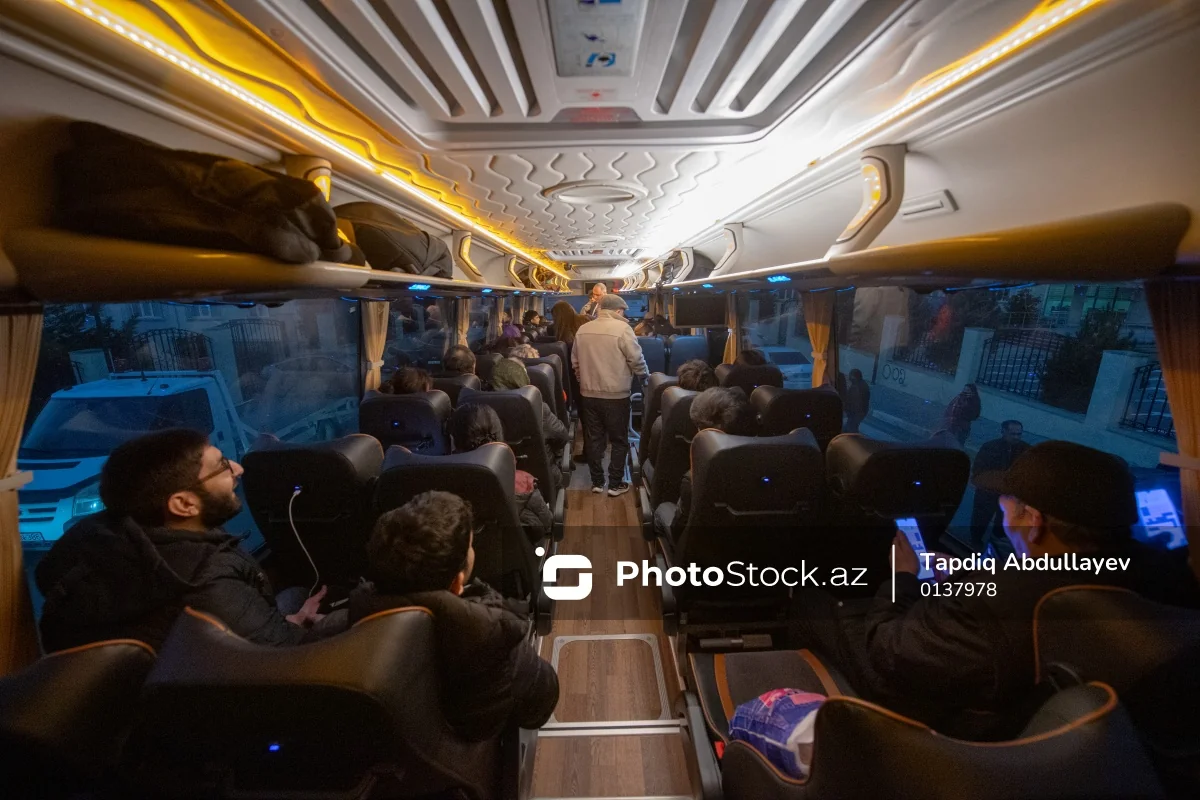 Очередная группа бывших вынужденных переселенцев прибыла в город Агдам: вручены ключи от квартир