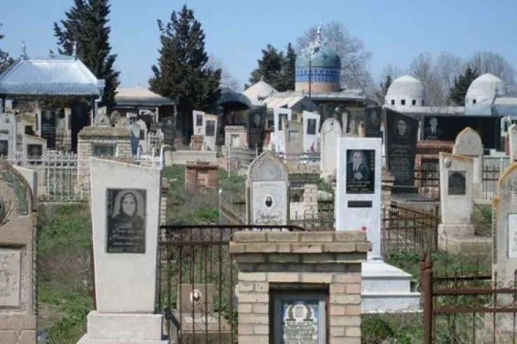 Bakıda gecə qəbiristanlığa girənlər CƏRİMƏLƏNDİ