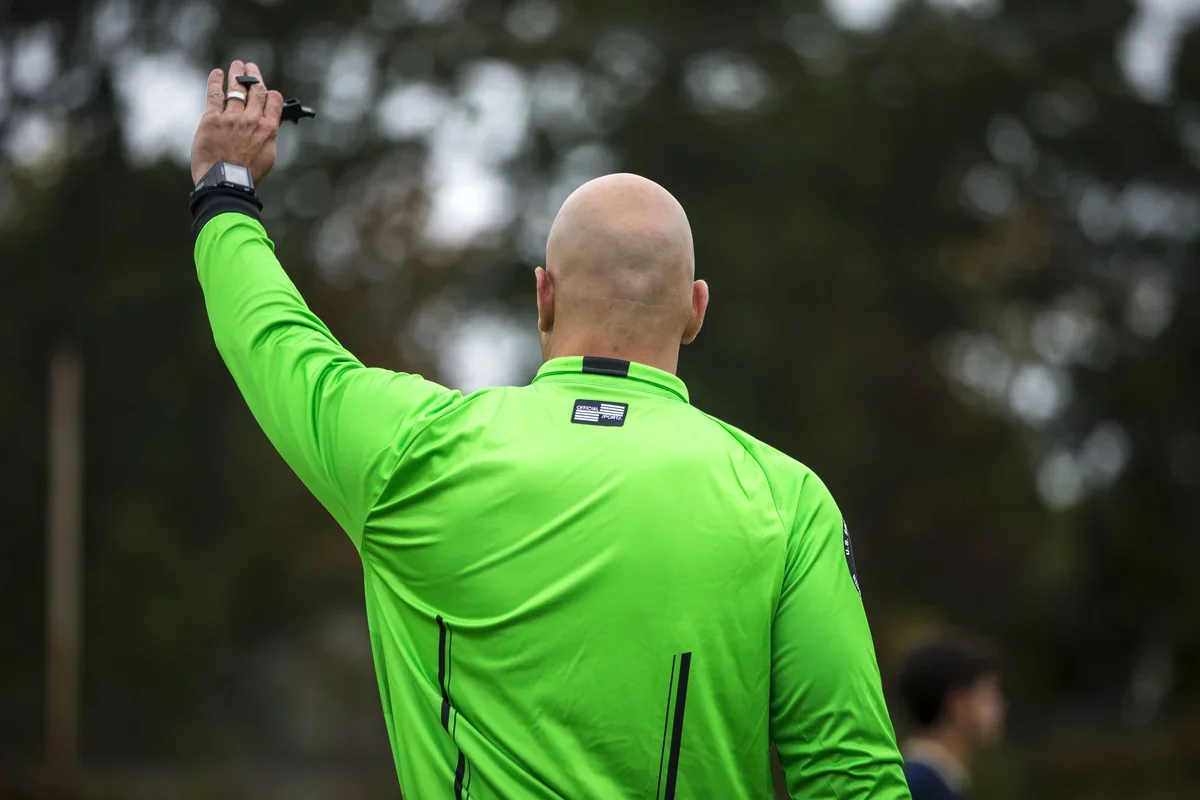 Azərbaycanda hakimə zor tətbiq edən məşqçi cəzalandırıldı