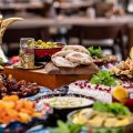 Restoranlardakı iftar menyuları dinə ziddir - İlahiyyatçıdan AÇIQLAMA