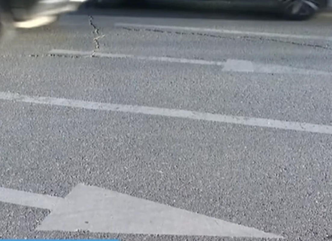 Bakının mərkəzi küçəsində sürücüləri çaşdıran zolaq - VİDEO