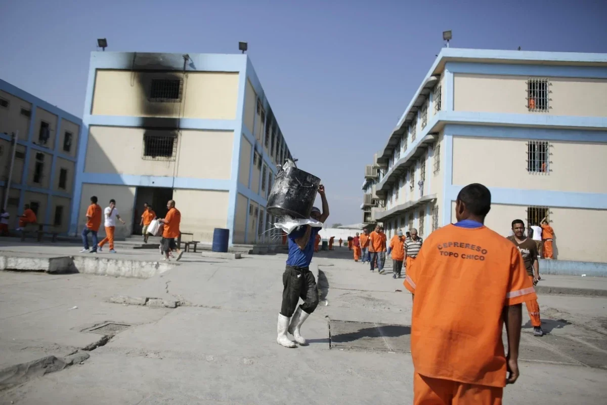 Meksikada həbsxanadan kütləvi qaçış: 23 məhbus yoxa çıxıb