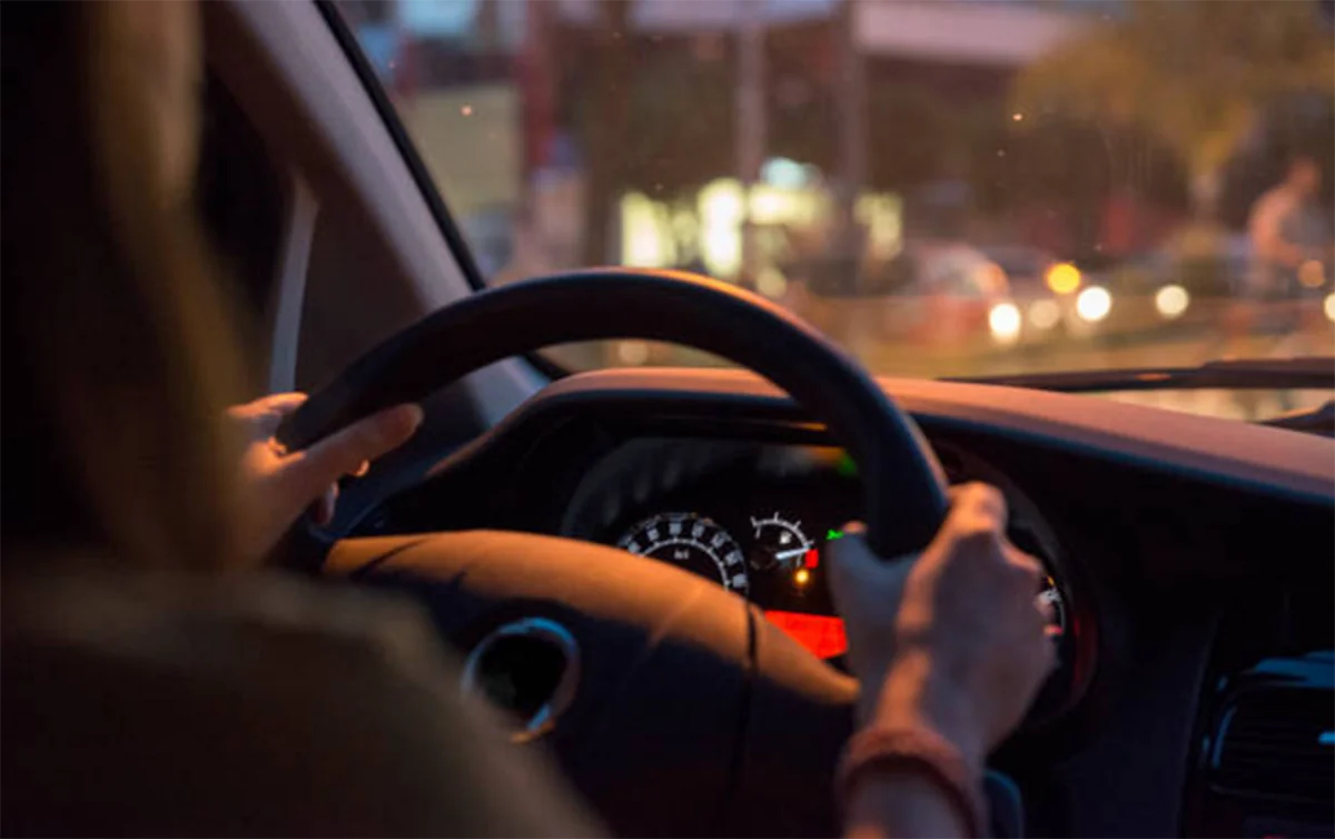 Naməlum şəxs qadın sürücüyə qorxulu anlar yaşatdı - Evinədək təqib etdi, əri ilə dalaşdı