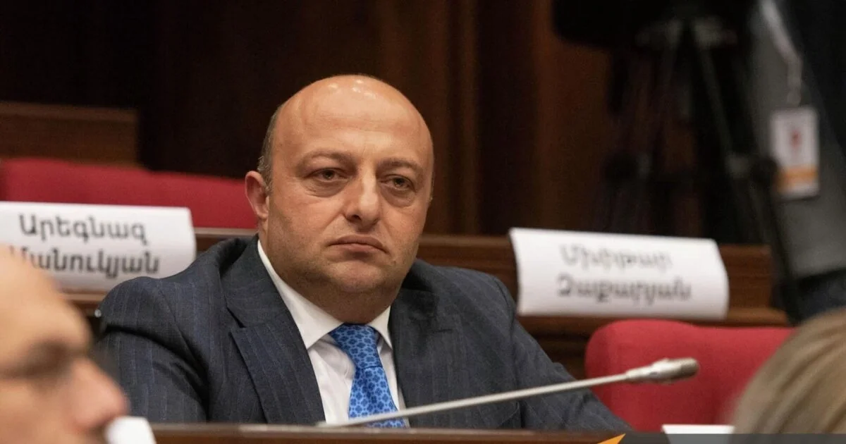 Ermənistanda deputatın ev dustaqlığı müddəti uzadıldı