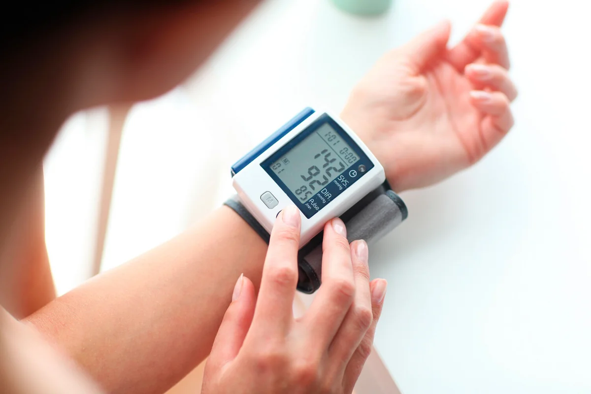 Qan təzyiqi qəfil yüksəldikdə atılmalı olan ilk addımlar - Mütəxəssis rəyi