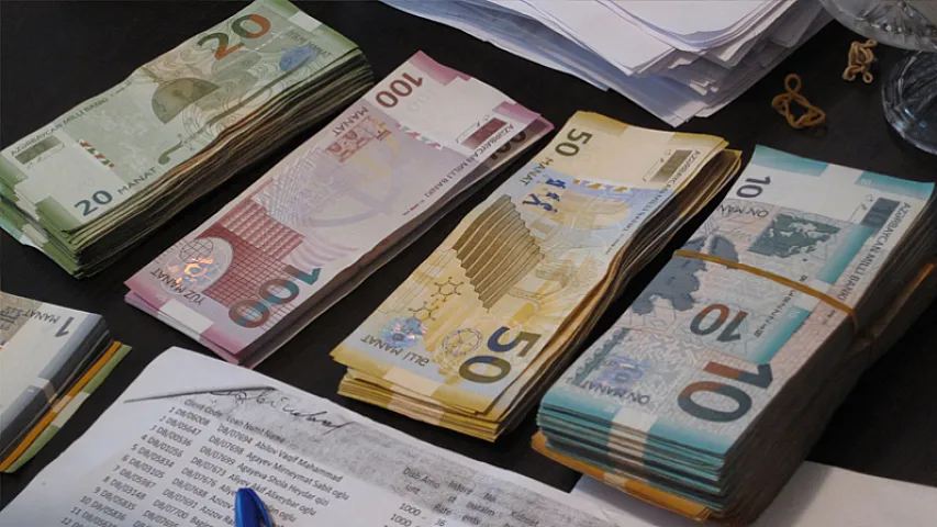 Mənimsəmədə ittiham olunan məmurlar büdcədən taladıqları 244 min manatı geri qaytardılar